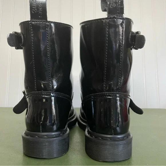 Dr. Martens VI Patent Leather Buckled Engineer Boots *Thailand* - Picture 4 of 11